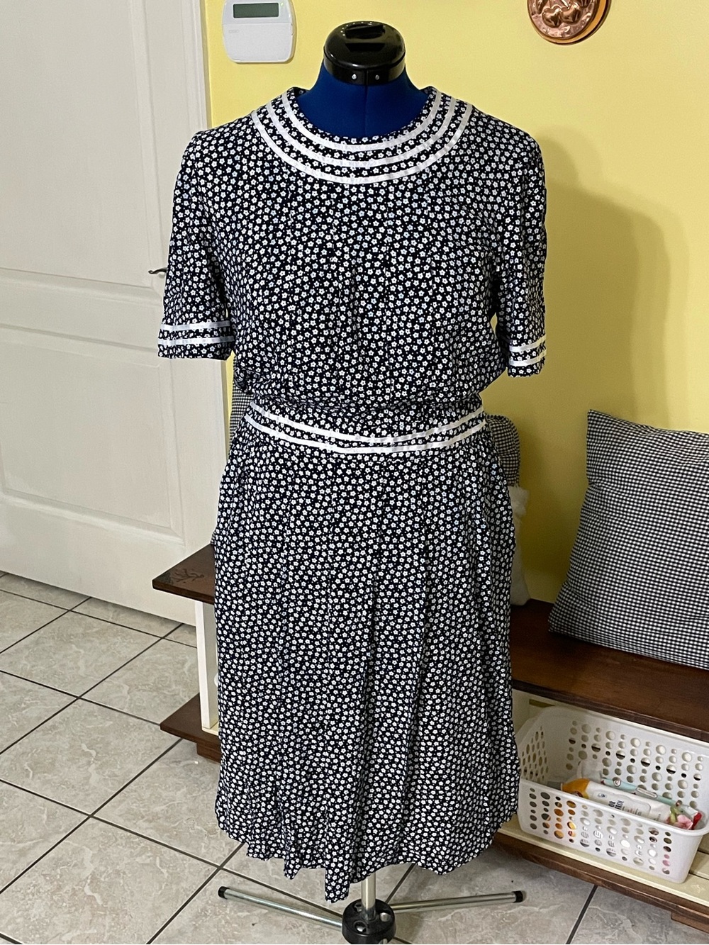 Vintage Kathie Lee Collection Navy and White Floral Midi Dress